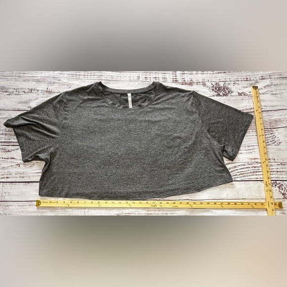 Fabletics Tops - Women’s Fabletics Crop Top Tee